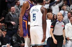 开云体育-热火完胜青岛队，杜兰特刷新纪录