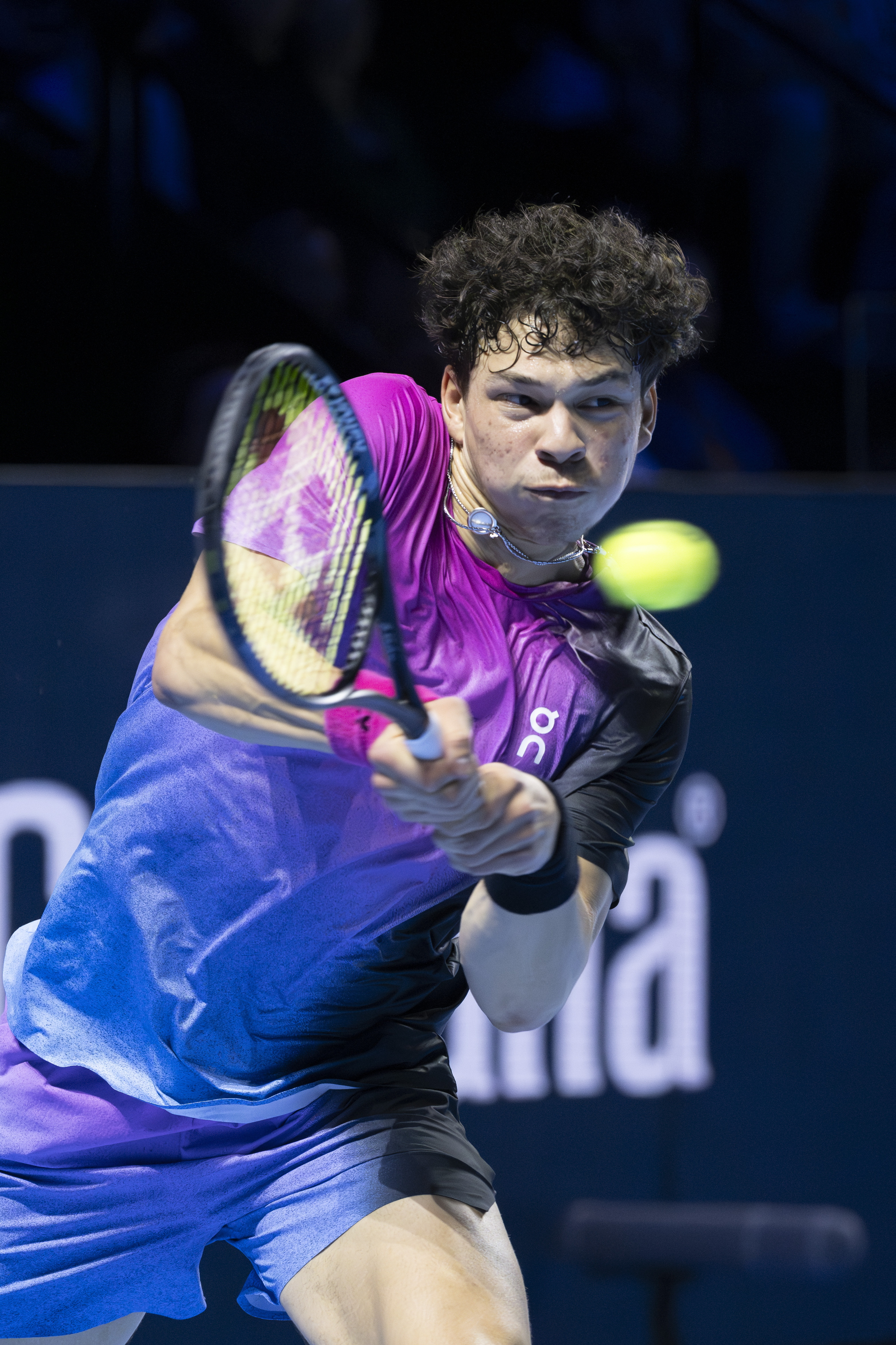 世界网球队鏖战德国网球队,瓦林卡完成帽子戏法 世界网球队鏖战德国网球队,瓦林卡完成帽子戏法