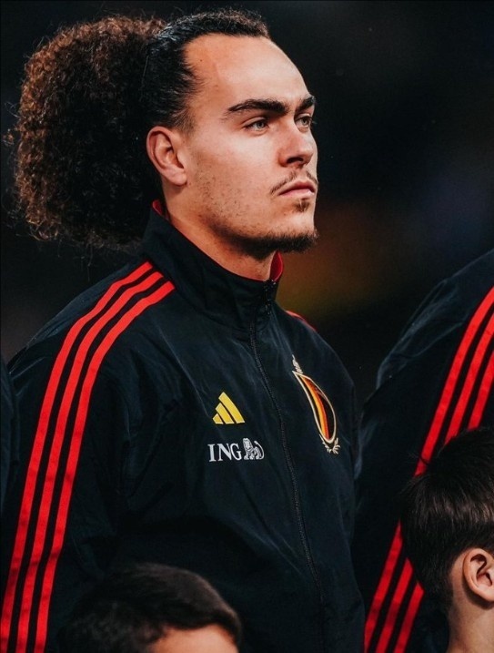 曼城险胜瑞典,本泽马关键制胜 曼城险胜瑞典,本泽马关键制胜