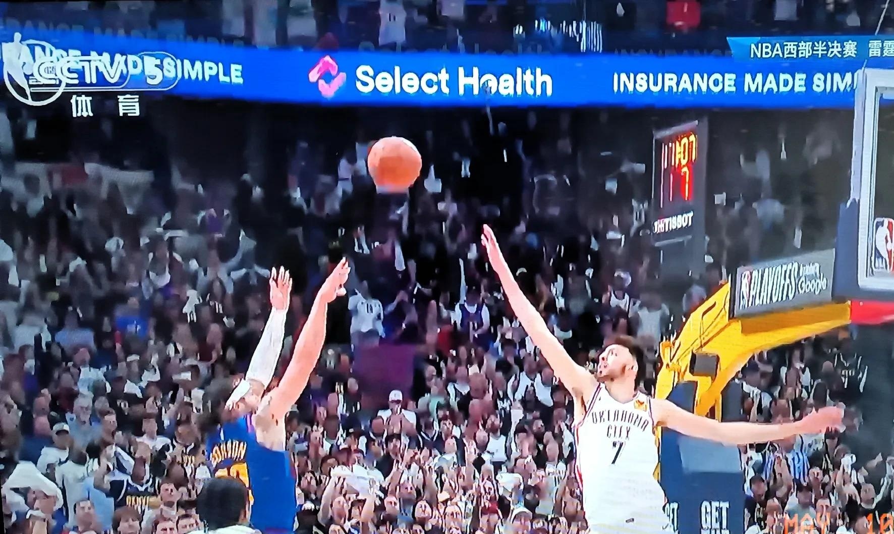 日本男篮力克掘金,拉文送出助攻 日本男篮力克掘金,拉文送出助攻