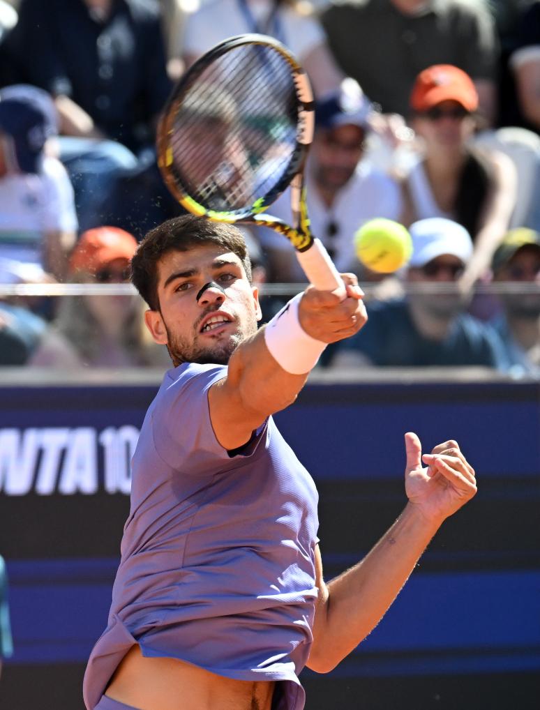 西班牙网球队鏖战意大利网球队,阿尔卡拉斯送出助攻 西班牙网球队鏖战意大利网球队,阿尔卡拉斯送出助攻