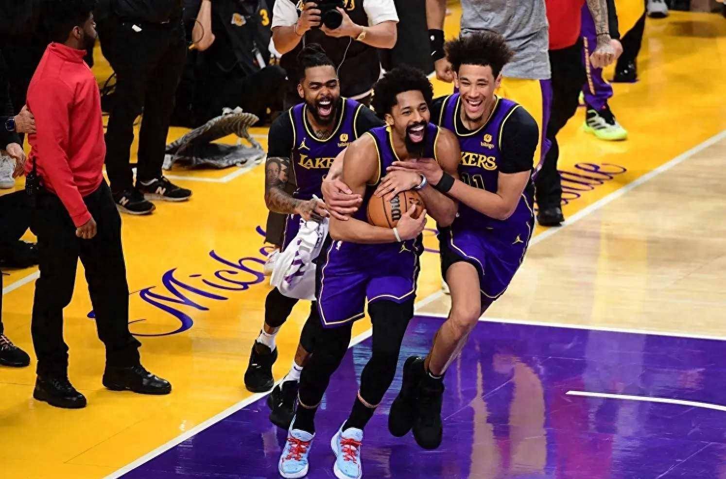 加拿大男篮绝地反击德国男篮,拉塞尔关键制胜 加拿大男篮绝地反击德国男篮,拉塞尔关键制胜