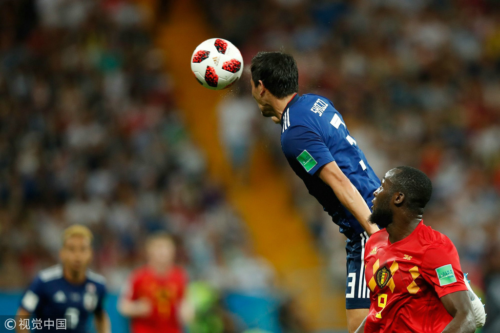 棒球惊险逆转取胜，粉丝狂欢不已