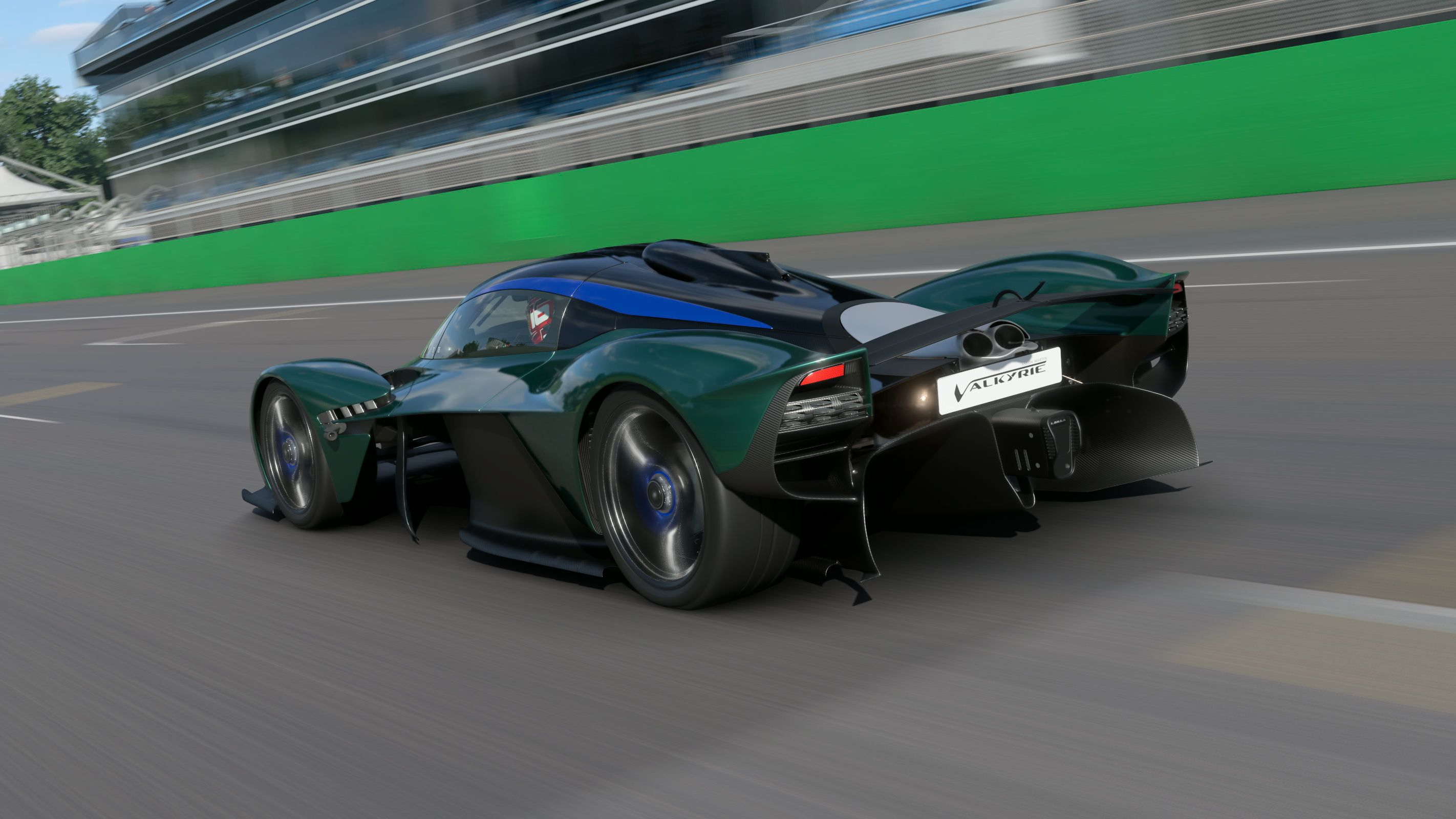 哈斯车队险胜阿斯顿马丁，皮亚斯特里高光表现