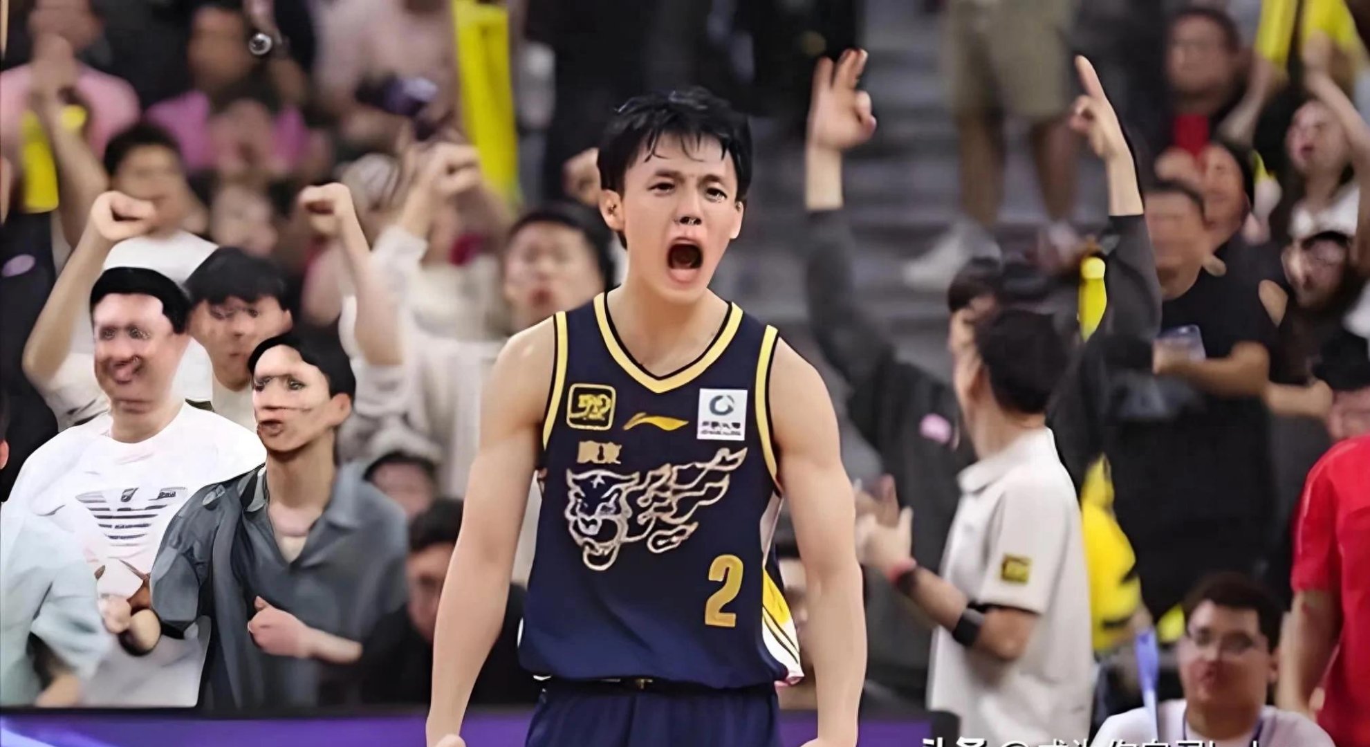 广东男篮主场迎战上海队，双方实力对比引人注目