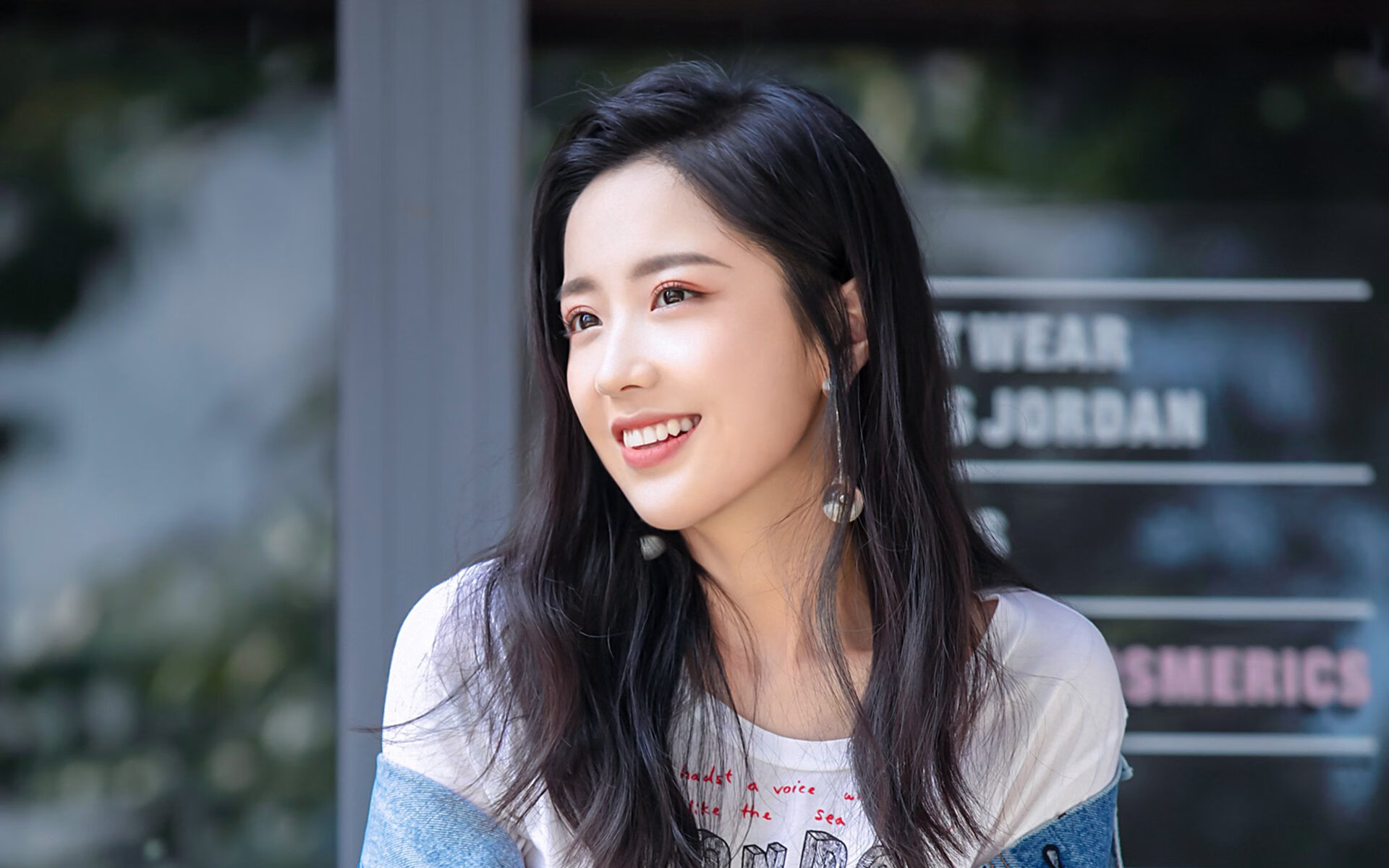 飞越太平洋的青春风暴，深圳学生军轻取魔术，哈登里程碑夜见证篮球新维度